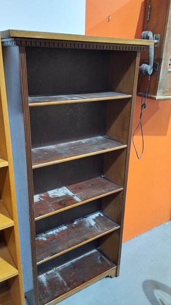 Lot 363 - BOOKSHELF
