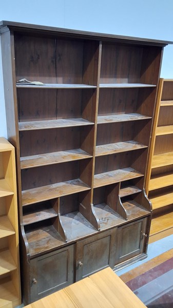 Lot 369 - WALL UNIT