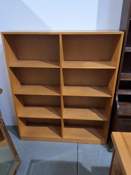 Lot 368 - BOOK SHELF