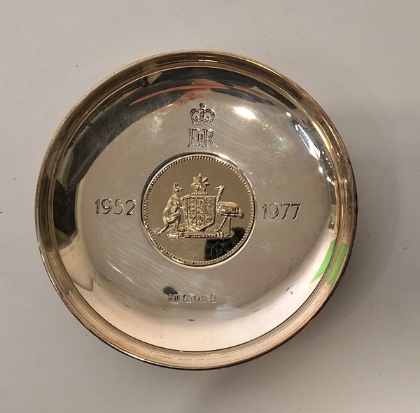 Lot 1087 - SILVER BOWL
