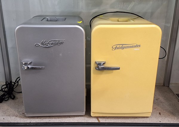 Lot 1563 - MINI FRIDGES