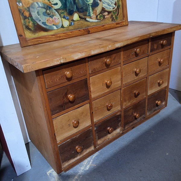 Lot 366 - APOTHECARY CHEST