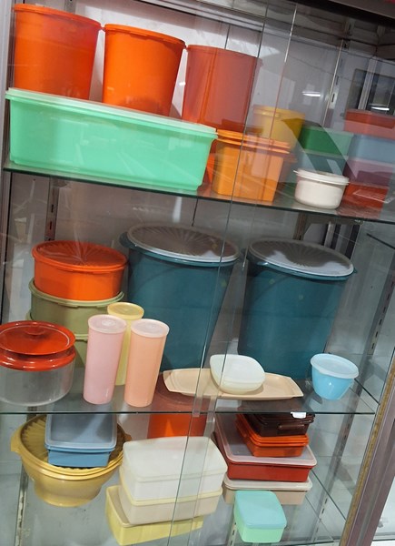 Lot 1482 - VINTAGE TUPPERWARE