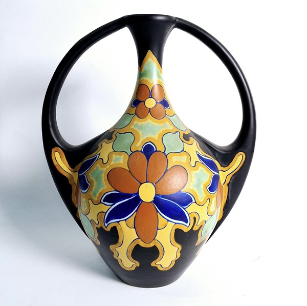Lot 1397 - GOUDA VASE