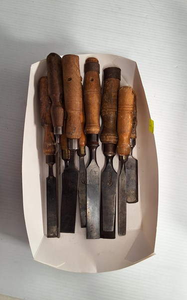 Lot 1318 - VINTAGE CHISELS