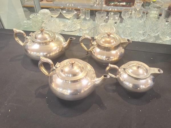 Lot 1430 - PERFECT TEA POT