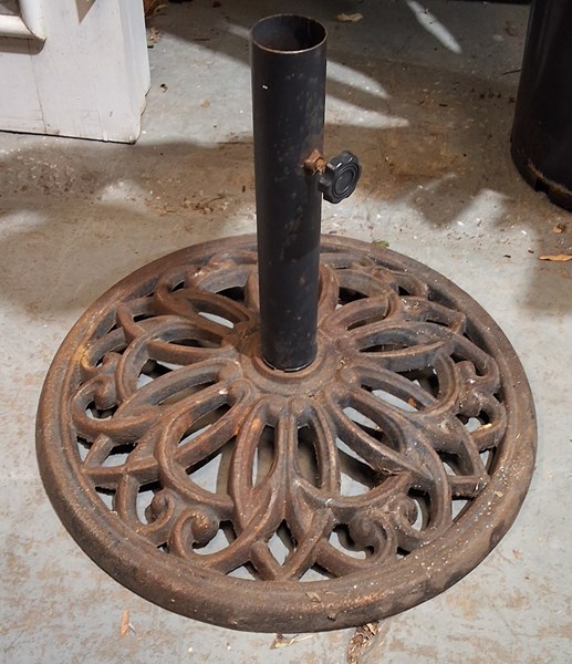 Lot 356 - UMBRELLA BASE