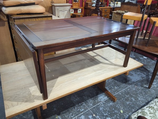 Lot 202 - COFFEE TABLE