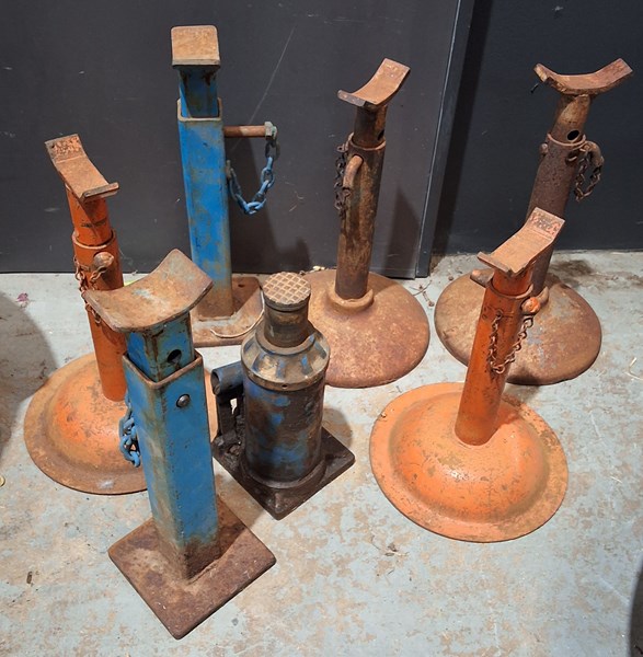 Lot 329 - JACK STANDS