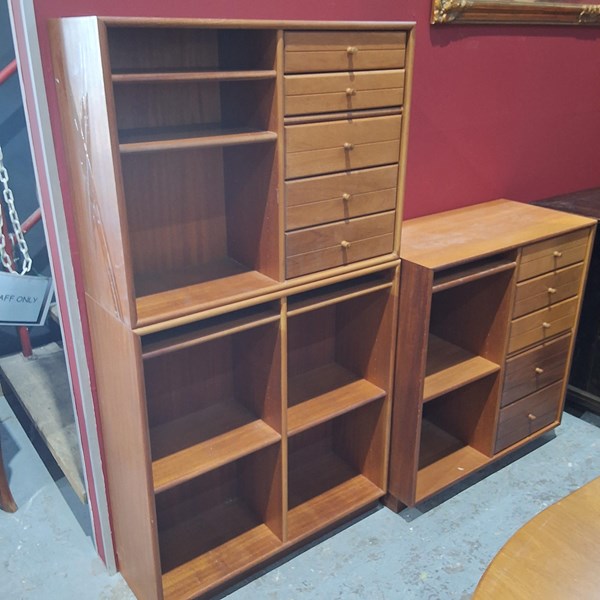 Lot 49 - SHELVING UNIT