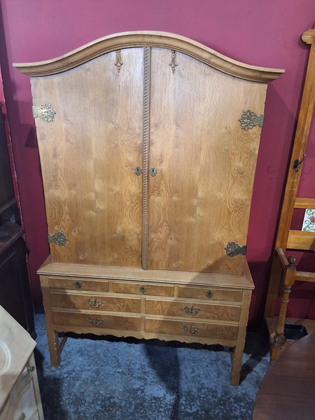 Lot 242 - CABINET