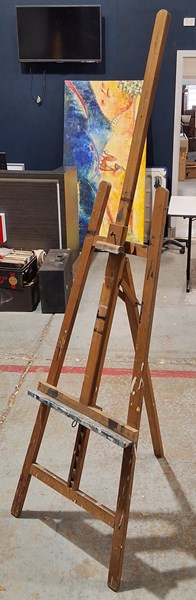 Lot 323 - ARTISTS EASEL