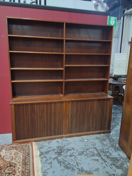 Lot 27 - WALL UNIT