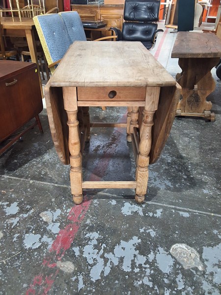 Lot 196 - DROPSIDE TABLE