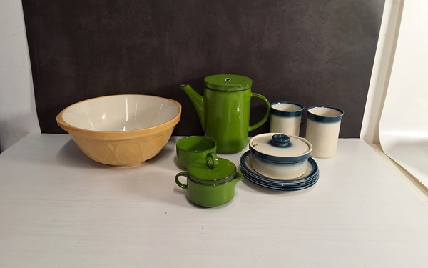 Lot 1472 - ASSORTED CERAMICS