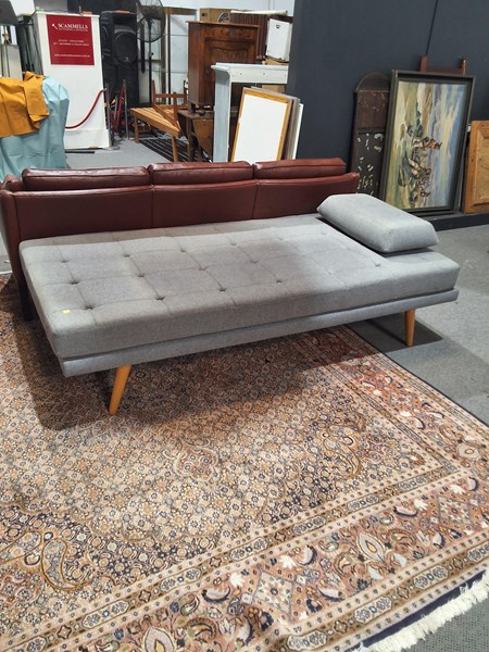 Lot 410 - DAY BED