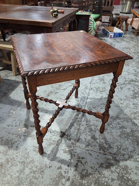 Lot 61 - OCCASIONAL TABLE