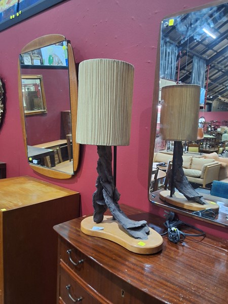 Lot 29 - TABLE LAMP