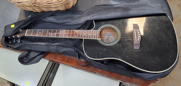 Lot 319 - ACOUSTIC GUITAR