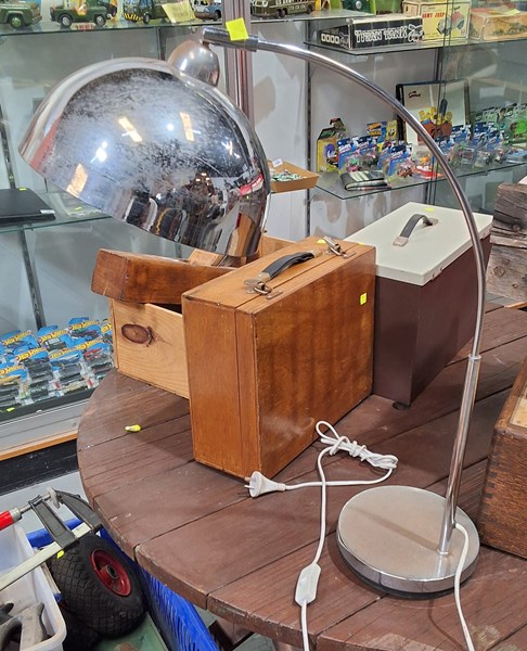 Lot 388 - TABLE LAMP