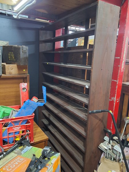 Lot 467 - BOOKSHELF