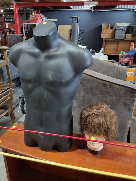 Lot 474 - MANNEQUIN AND HEAD