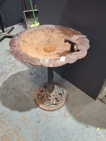 Lot 287 - BIRDBATH