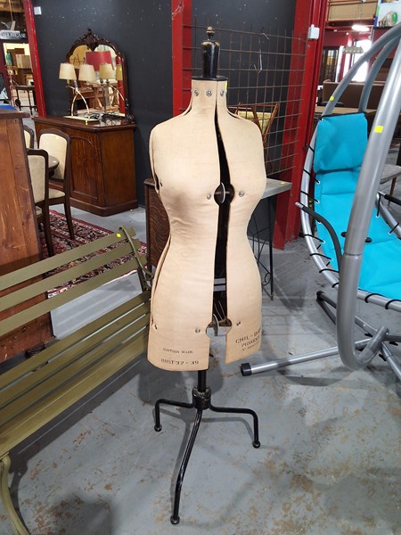 Lot 403 - DRESSMAKERS DUMMY