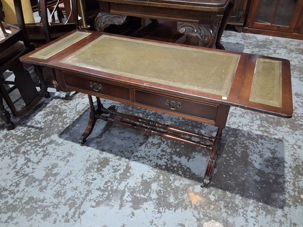 Lot 265 - SOFA TABLE