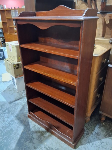 Lot 114 - BOOKSHELF