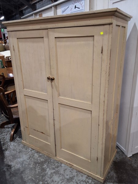 Lot 355 - LINEN PRESS