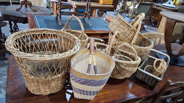 Lot 200 - BASKETS