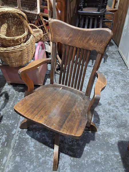 Lot 49 - OFFICE CHAIR