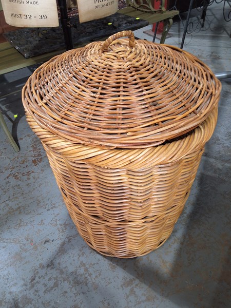 Lot 373 - LAUNDRY BASKET