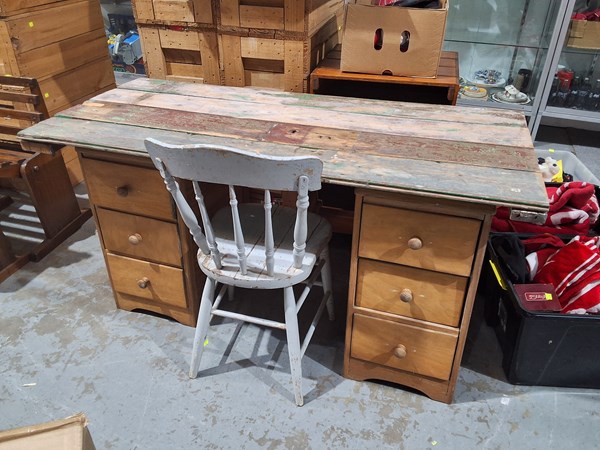 Lot 442 - DESK AND CHAIR