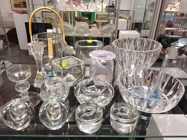 Lot 1409 - MID-CENTURY GLASS COLLECTION