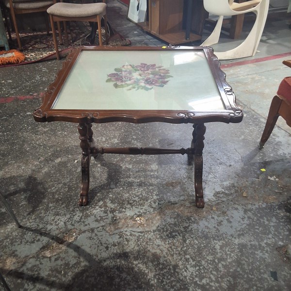 Lot 133 - COFFEE TABLE FIRE SCREEN