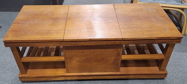 Lot 434 - COFFEE TABLE