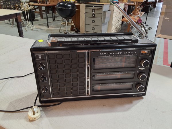 Lot 362 - PORTABLE RADIO