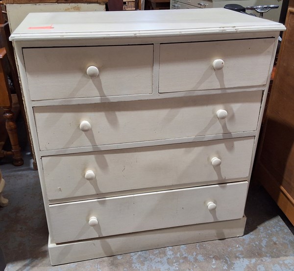 Lot 323 - CHEST OF DRAWERS