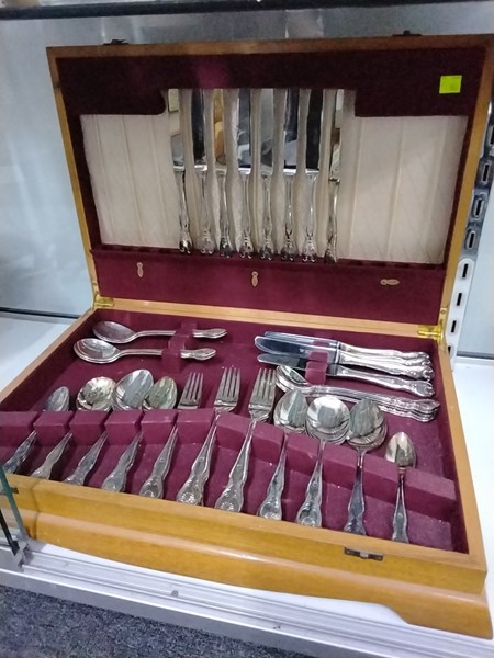 Lot 1216 - CANTEEN OF CUTLERY