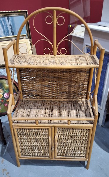 Lot 124 - CANE SHELVING
