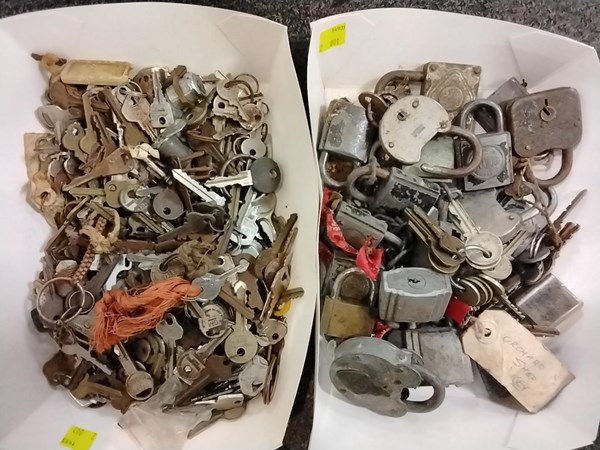 Lot 1098 - ASSORTED VINTAGE PADLOCKS & KEYS