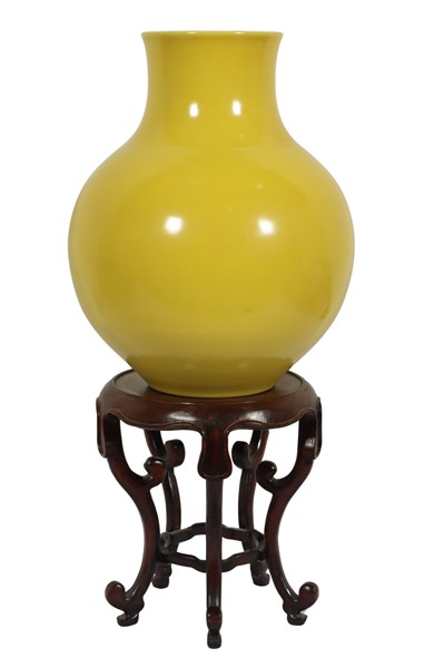 Lot 19 - QING IMPERIAL YELLOW GLAZED VASE