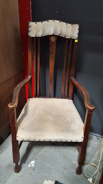 Lot 495 - ARM CHAIR