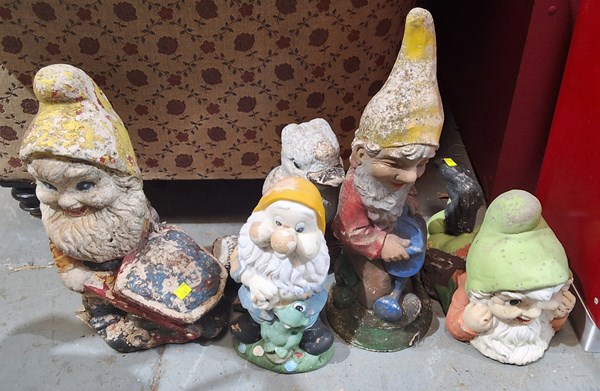 Lot 528 - GARDEN ORNAMENTS