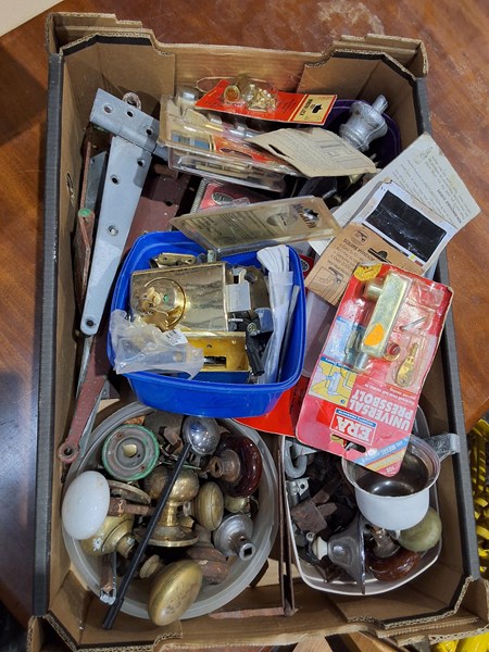 Lot 347 - DOOR HARDWARE