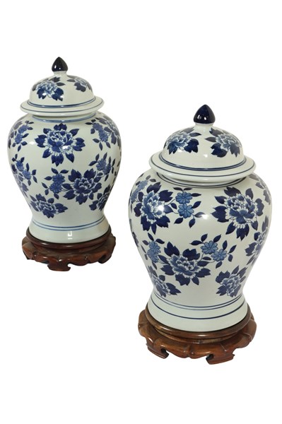 Lot 30 - PAIR OF BLUE AND WHITE CHINESE GINGER JARS