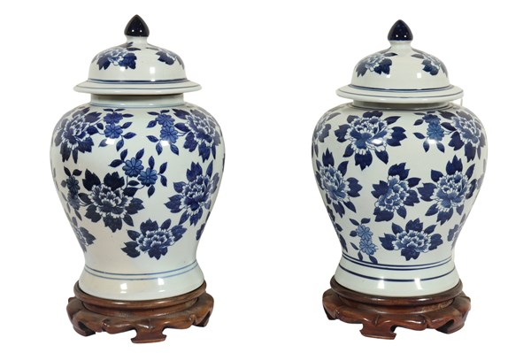 Lot 30 - PAIR OF BLUE AND WHITE CHINESE GINGER JARS