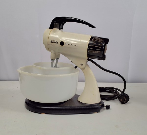 Lot 1473 - SUNBEAM MIXMASTER